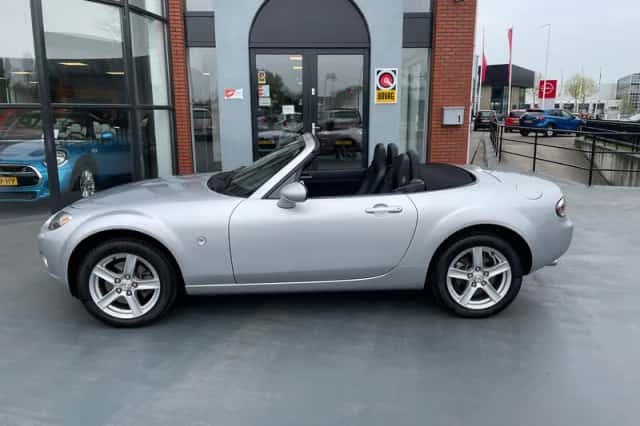 Mazda MX-5 (2010) thumbnail 2