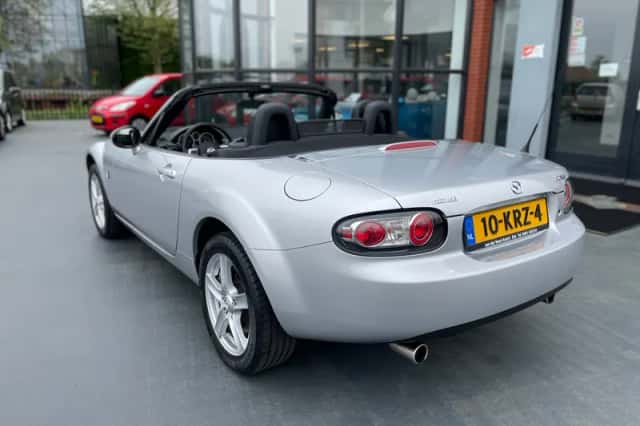 Mazda MX-5 (2010) thumbnail 3
