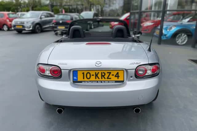 Mazda MX-5 (2010) thumbnail 4