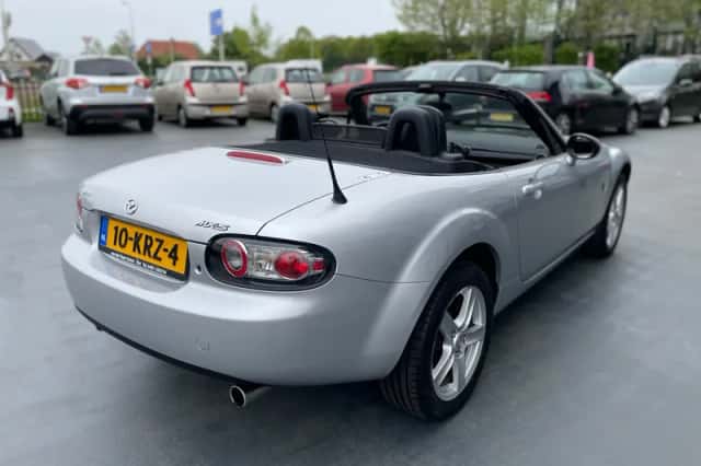 Mazda MX-5 (2010) thumbnail 5