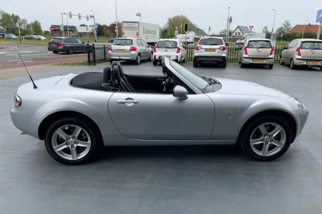 Mazda MX-5 (2010) thumbnail 6