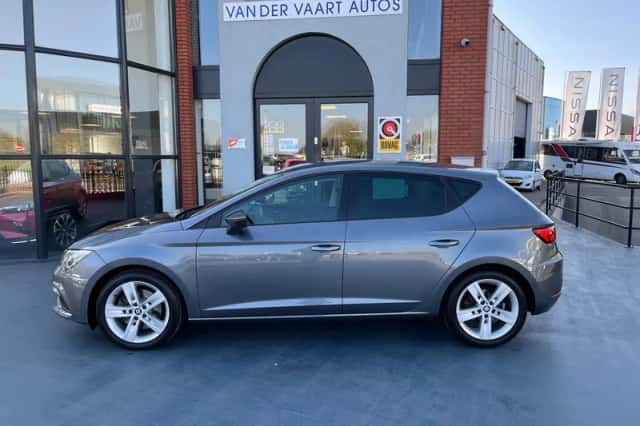 SEAT Leon (2017) thumbnail 3