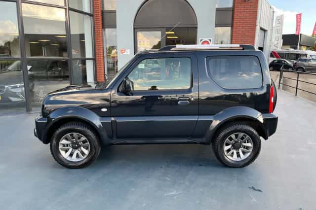 Suzuki Jimny (2017) thumbnail 2