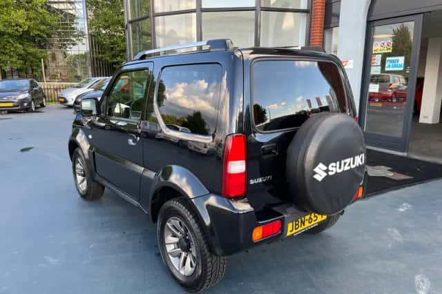 Suzuki Jimny (2017) thumbnail 3