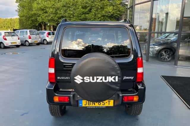 Suzuki Jimny (2017) thumbnail 4
