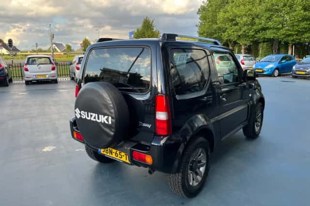 Suzuki Jimny (2017) thumbnail 5