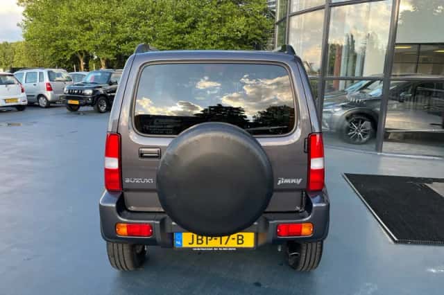 Suzuki Jimny (2018) thumbnail 4
