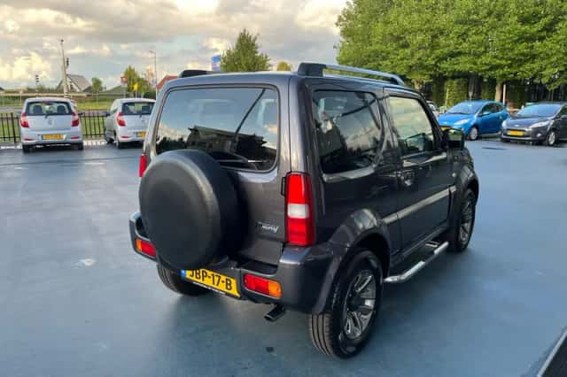 Suzuki Jimny (2018) thumbnail 5