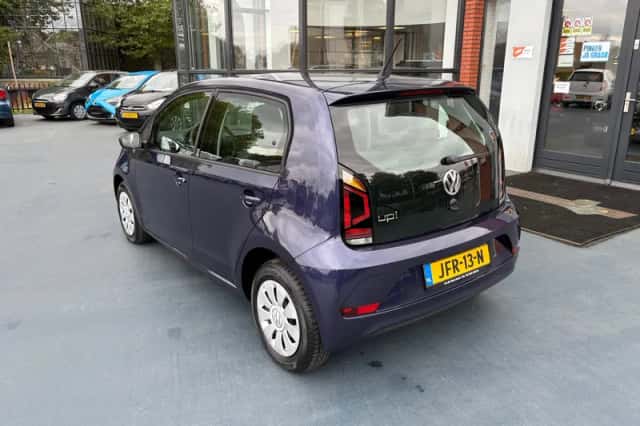 Volkswagen Up! (2018) thumbnail 3