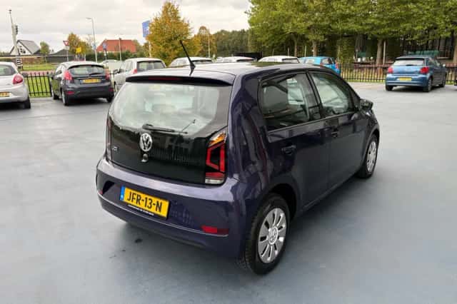 Volkswagen Up! (2018) thumbnail 5