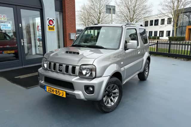 Suzuki Jimny (2015) thumbnail 2
