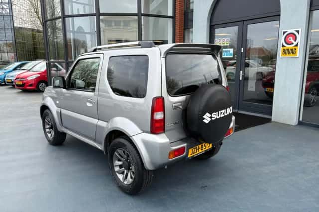Suzuki Jimny (2015) thumbnail 4