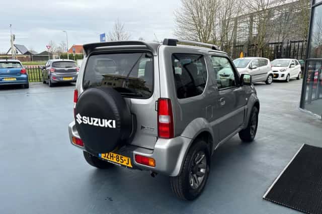 Suzuki Jimny (2015) thumbnail 6