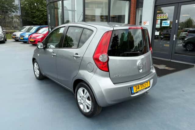 Opel Agila (2012) thumbnail 3