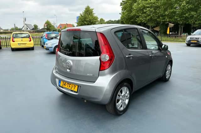 Opel Agila (2012) thumbnail 5