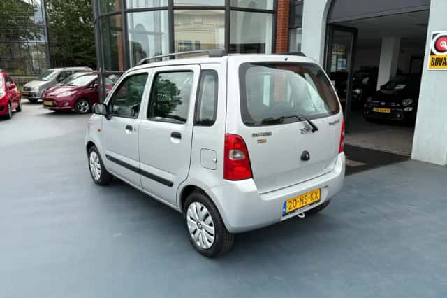 Suzuki Wagon R+ (2004) thumbnail 3