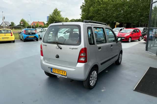 Suzuki Wagon R+ (2004) thumbnail 5