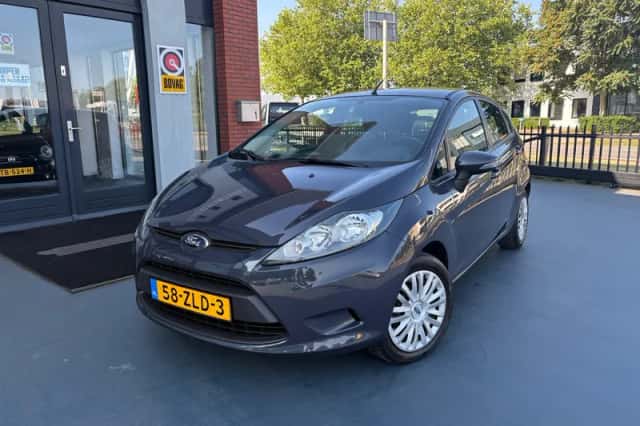 Ford Fiesta (2013) thumbnail 1