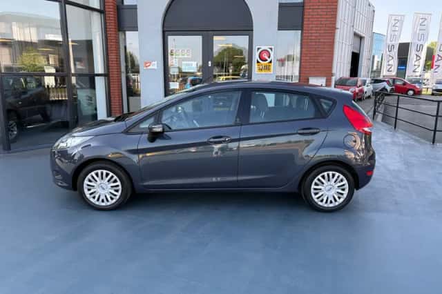 Ford Fiesta (2013) thumbnail 2