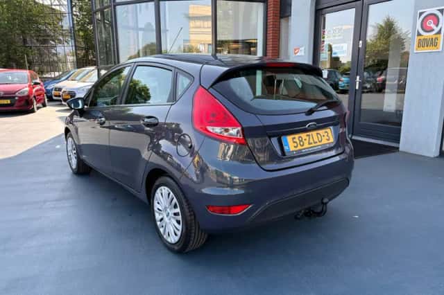 Ford Fiesta (2013) thumbnail 3