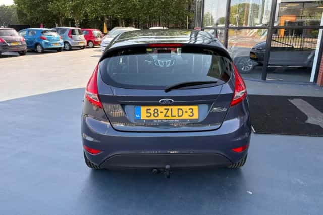 Ford Fiesta (2013) thumbnail 4