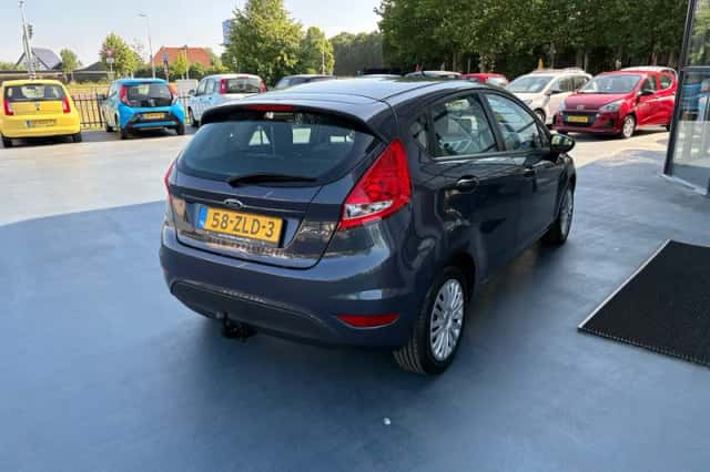 Ford Fiesta (2013) thumbnail 5