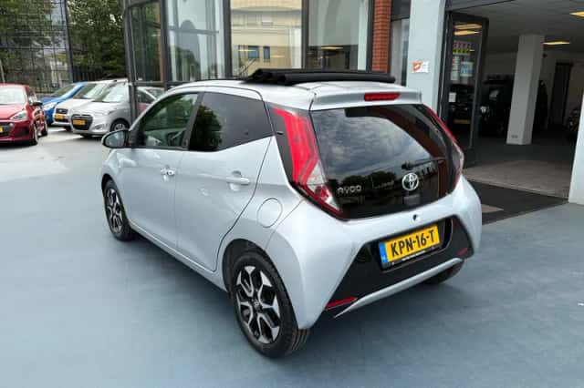 Toyota Aygo (2021) thumbnail 3