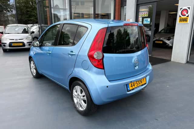 Opel Agila (2011) thumbnail 3