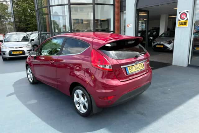 Ford Fiesta (2008) thumbnail 3