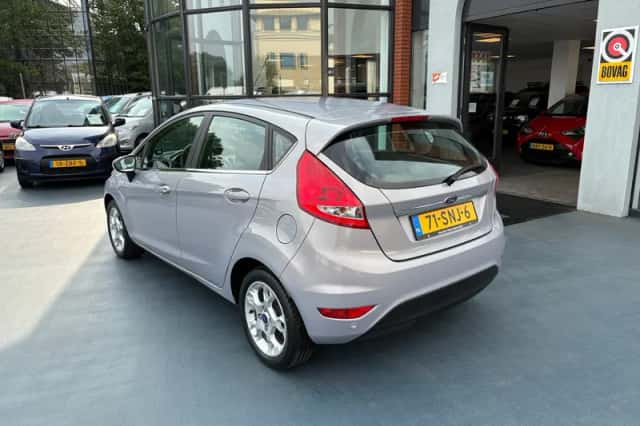 Ford Fiesta (2011) thumbnail 3