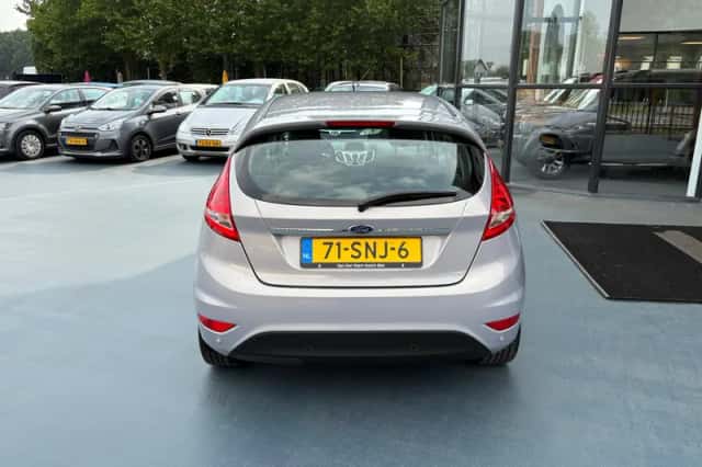 Ford Fiesta (2011) thumbnail 4