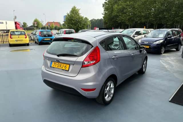 Ford Fiesta (2011) thumbnail 5