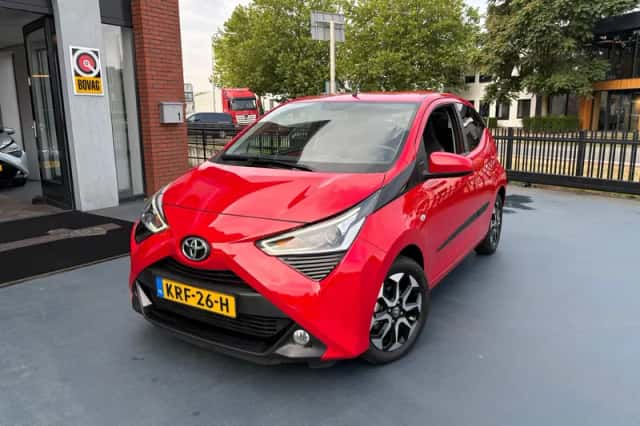 Toyota Aygo (2021) thumbnail 1