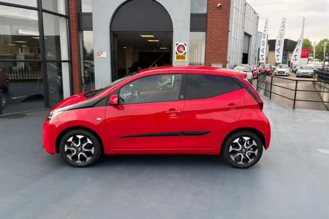 Toyota Aygo (2021) thumbnail 2