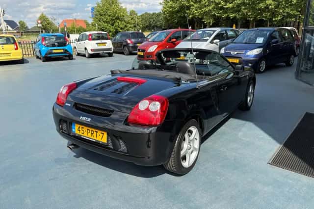 Toyota MR2 (2004) thumbnail 6