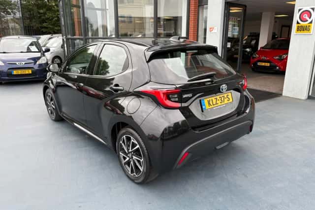 Toyota Yaris (2021) thumbnail 3