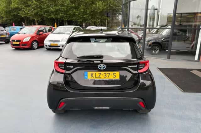 Toyota Yaris (2021) thumbnail 4