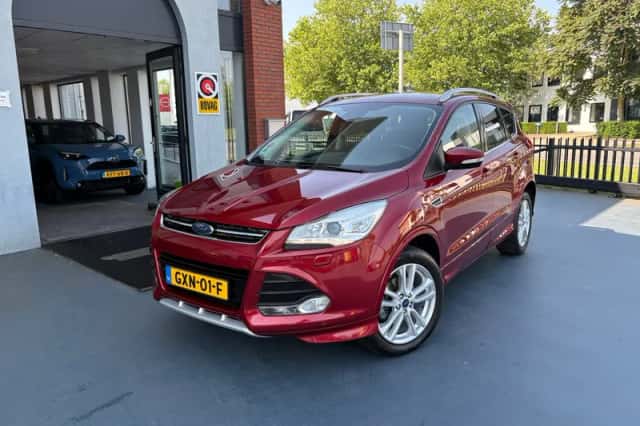 Ford Kuga (2016) thumbnail 1