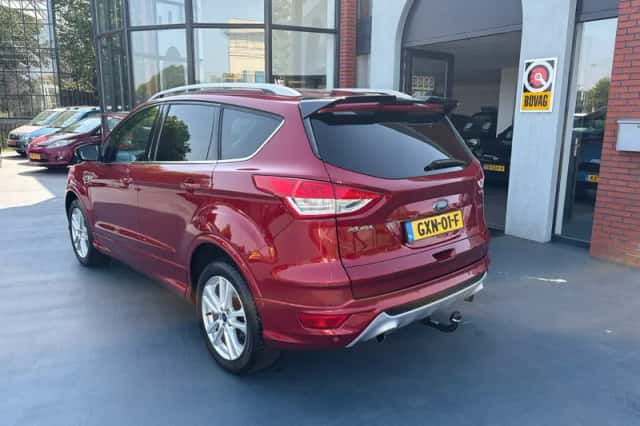Ford Kuga (2016) thumbnail 3