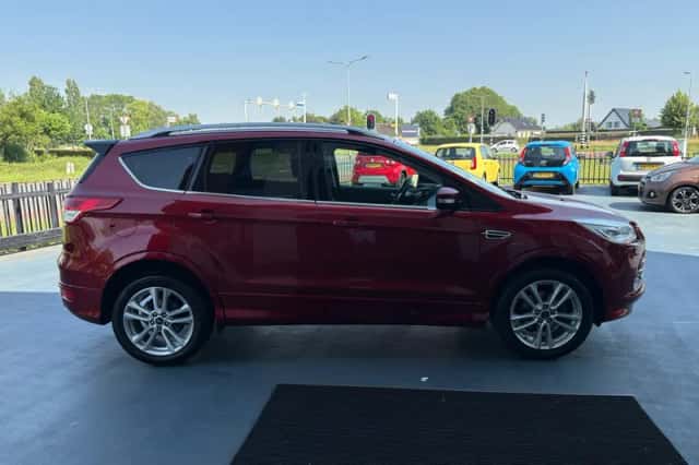Ford Kuga (2016) thumbnail 6