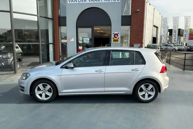 Volkswagen Golf (2015) thumbnail 2