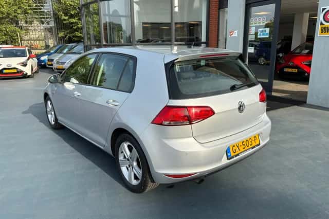 Volkswagen Golf (2015) thumbnail 3