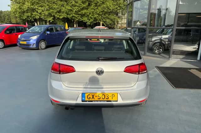 Volkswagen Golf (2015) thumbnail 4