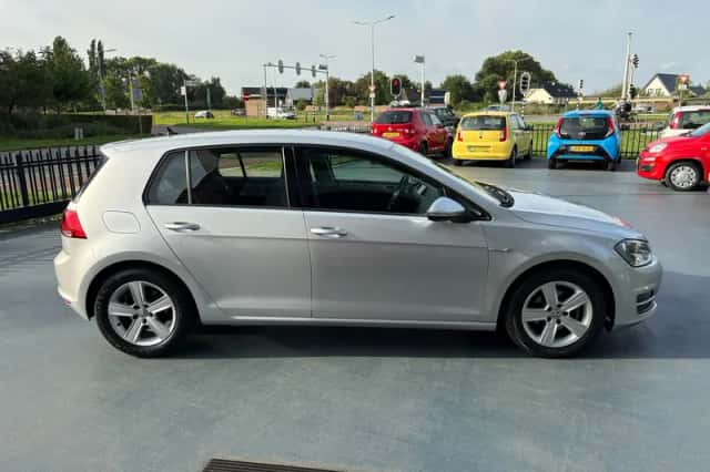 Volkswagen Golf (2015) thumbnail 6
