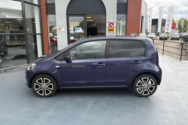 Volkswagen Up! (2016) thumbnail 2