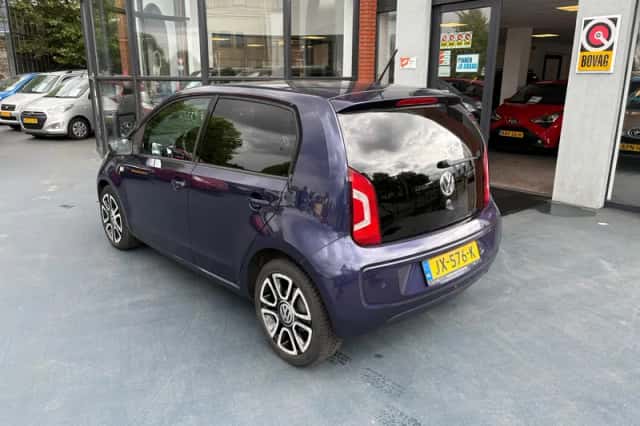 Volkswagen Up! (2016) thumbnail 3