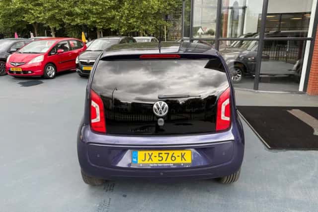 Volkswagen Up! (2016) thumbnail 4