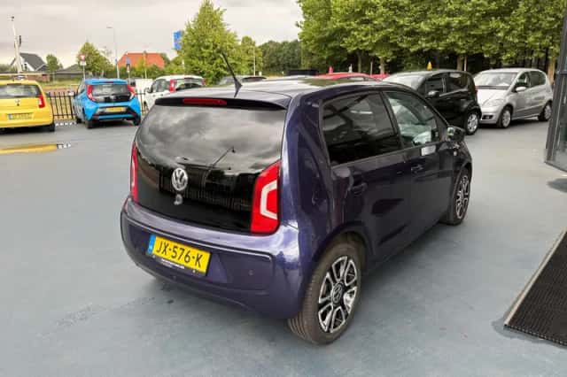 Volkswagen Up! (2016) thumbnail 5