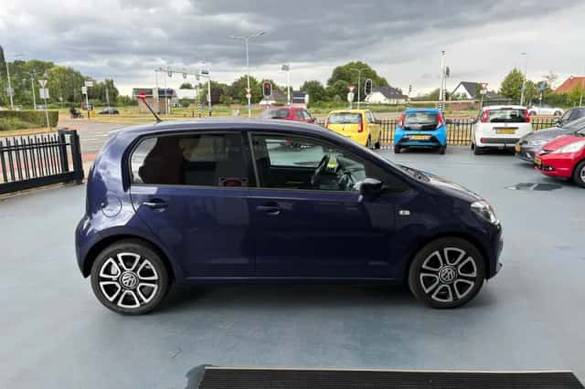 Volkswagen Up! (2016) thumbnail 6
