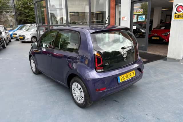 Volkswagen Up! (2017) thumbnail 3